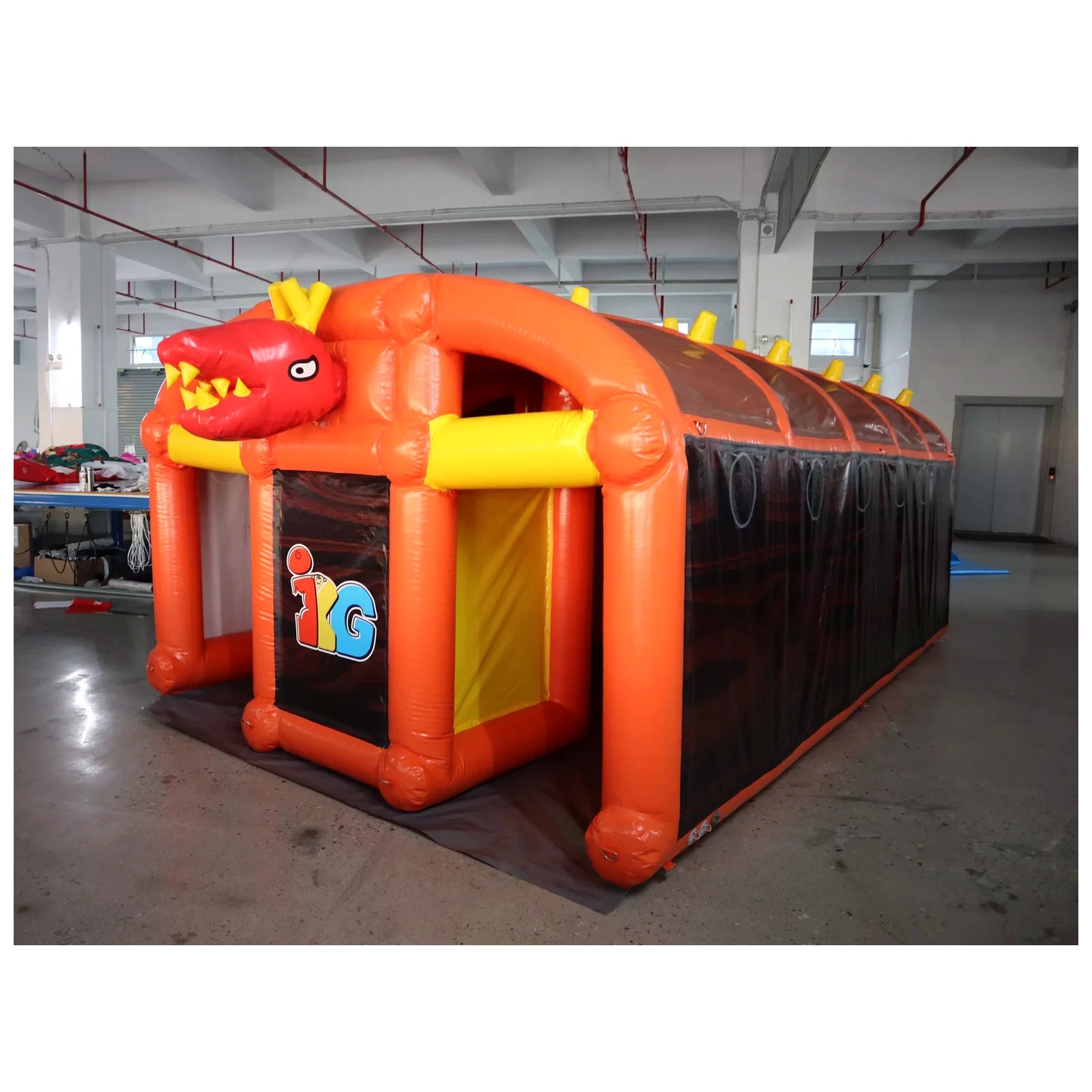 Outdoor Adventure Kids Party - Groot oranje opblaasbaar doolhof 3x5m 10x16ft