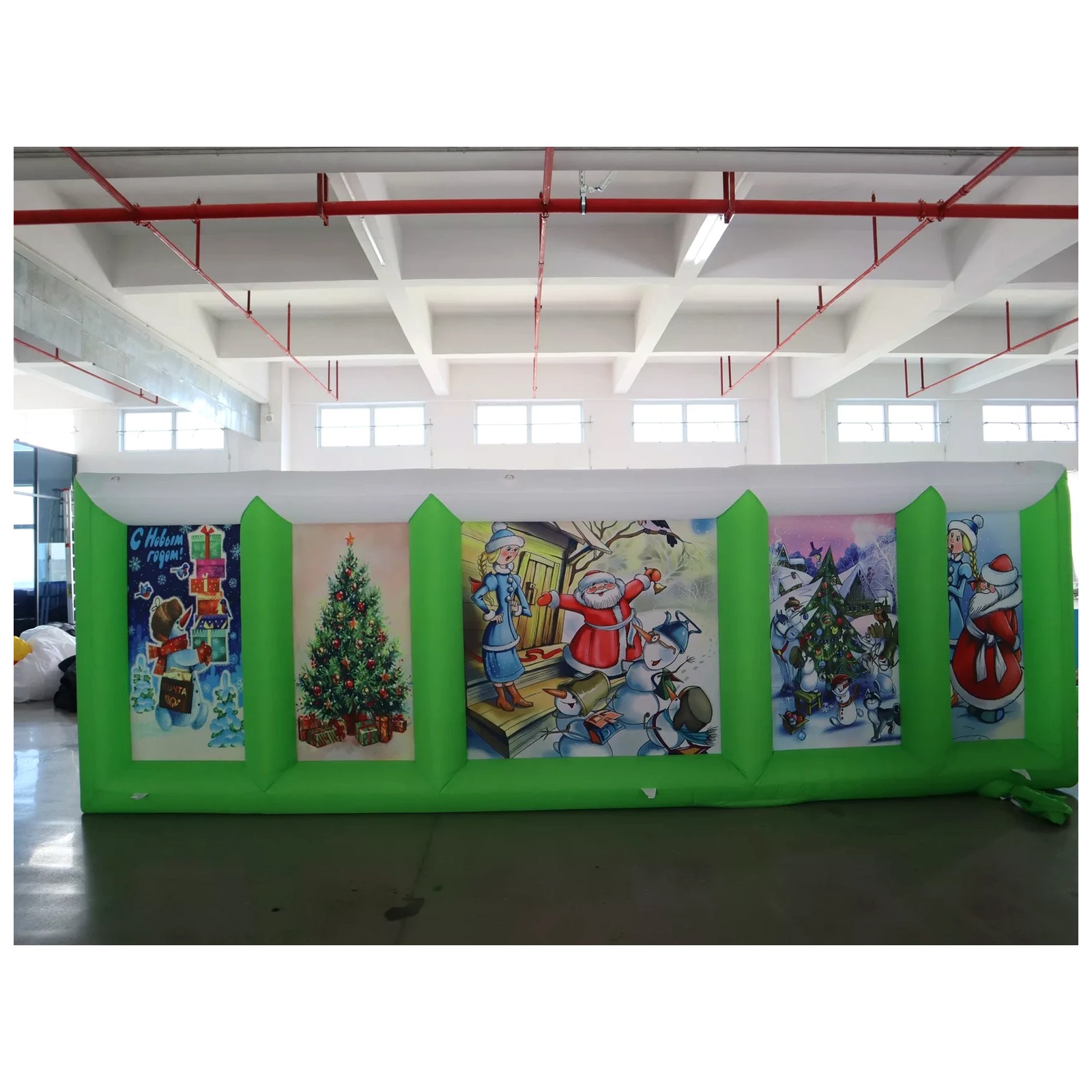 Groot opblaasbaar doolhof met  - Outdoor Adventure Kids Party recensie en prijs